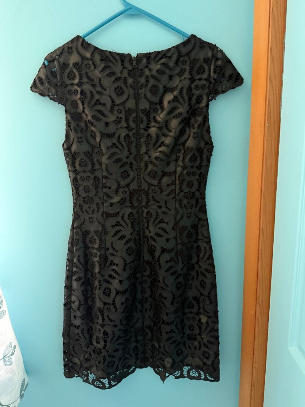 Alice + Olivia Black Faux Leather Lace Sheath Dress – Elegant & Timeless - Picture 2 of 4